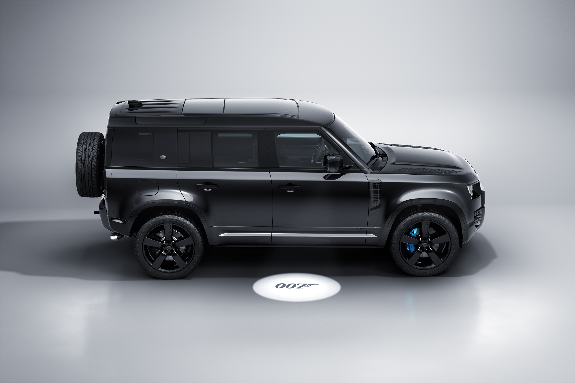 NIEUWE, EXCLUSIEVE LAND DEFENDER V8 BOND EDITION, TER ERE VAN 25E JAMES BOND-FILM - Land Rover - Cito